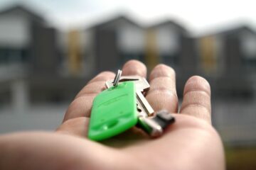 A Lei de Anistia de São Paulo (Lei 17.202/19) oferece uma oportunidade para regularizar imóveis residenciais que possuem infrações. Este guia completo explica como os proprietários podem aproveitar essa lei para legalizar suas propriedades.